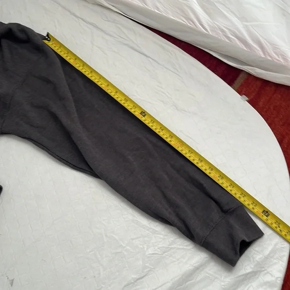 Majestic dark gray Chicago Blackhawks NHL hockey sewn on logo pocket hoodie - Picture 6 of 6